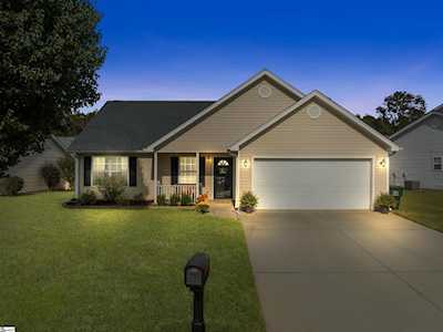 8 Calalla Ct Taylors, SC 29687