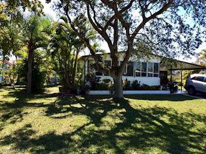 26302 Queen Mary Ln Bonita Springs, FL 34135