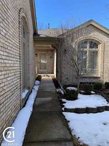 43073 W Kirkwood Dr Clinton Twp, MI 48038