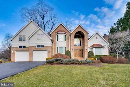 9976 Hidden Oaks Ct Vienna, VA 22181