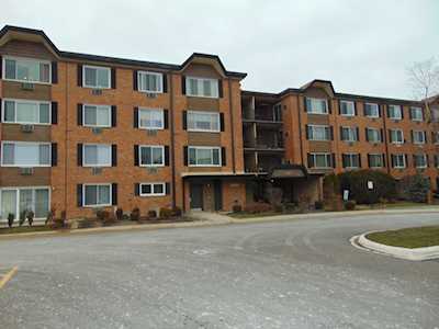 1117 S Old Wilke Rd #5-106 Arlington Heights, IL 60005