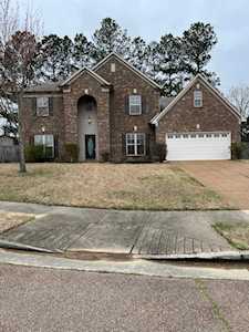 5057 Foggy River Ln Bartlett, TN 38135