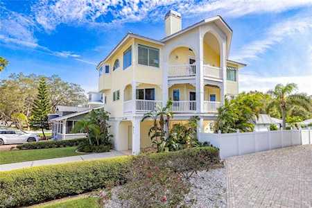 613 Maryland Ave Crystal Beach, FL 34681