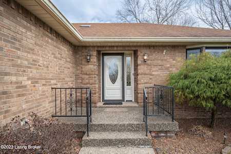 6113 Trappers Ridge Cir Louisville, KY 40216