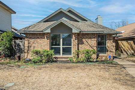1122 Meadow Park Lane Grand Prairie, TX 75052