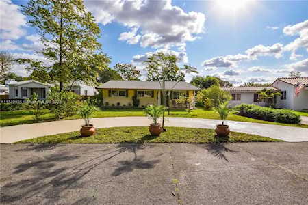 334 Azure Way Miami Springs, FL 33166
