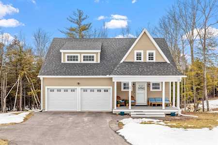 12 Overlook Dr Raymond, NH 03077
