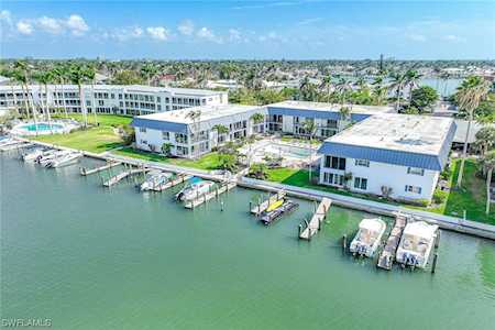 333 Harbour Dr #104 Naples, FL 34103