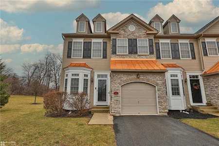 38 Hillside Ct Easton, PA 18045