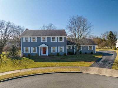 3864 Thomas Dr Emmaus, PA 18049