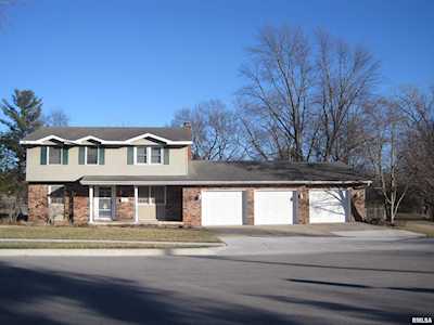 601 Stratford Dr Washington, IL 61571