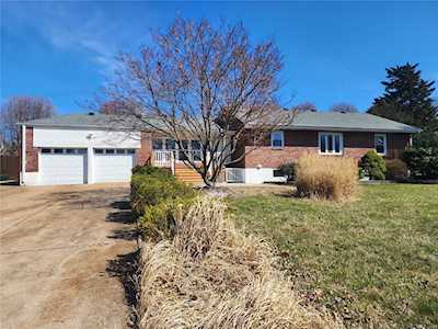 2 Oleander Dr St Louis, MO 63128