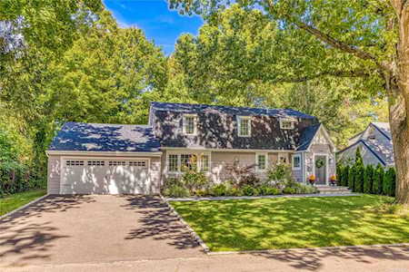 120 Hilldale Rd Albertson, NY 11507