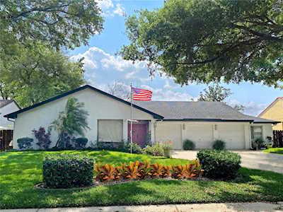 7422 Pinemount Dr Orlando, FL 32819