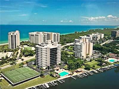 11030 Gulf Shore Dr #304 Naples, FL 34108