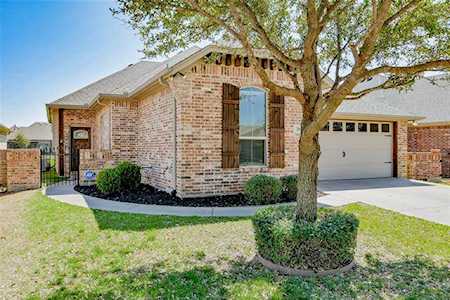 204 Captains Court Granbury, TX 76049