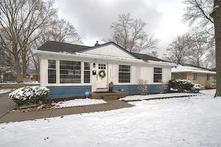 27712 Lexington Parkway Southfield, MI 48076