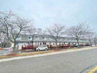 156 Ladd Rd Walled Lake, MI 48390
