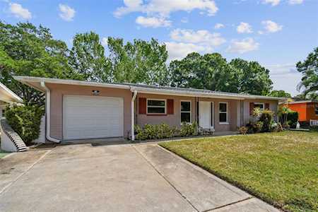 8879 Lakewood Dr Seminole, FL 33772