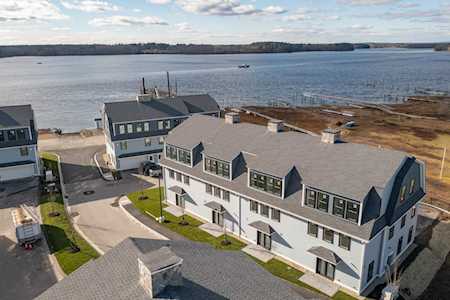 23 Little Bay Dr Dover, NH 03820