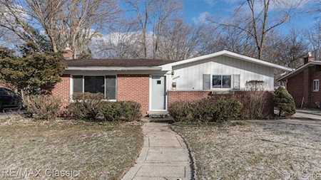 22148 W Brandon St Farmington Hills, MI 48336