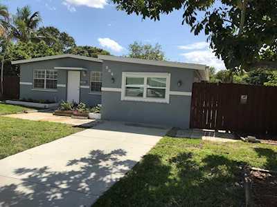 844 Evergreen Drive Lake Park, FL 33403