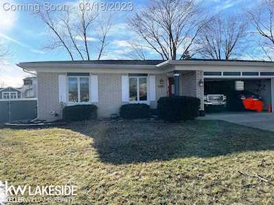 2034 S Cavalier Canton Twp, MI 48188
