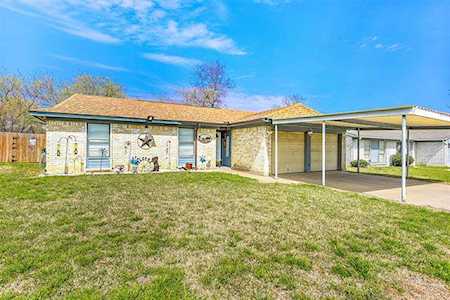 6041 Kary Lynn Drive S Watauga, TX 76148