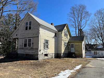 4 Hildreth Street Westford, MA 01886