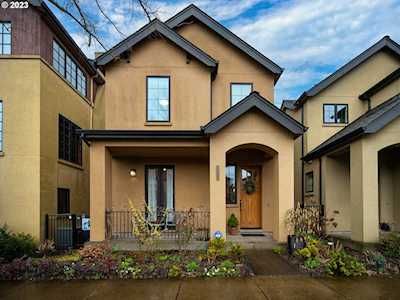 2961 Lord Byron PL Eugene, OR 97408