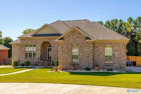 284 NW Douglass Road Huntsville, AL 35806