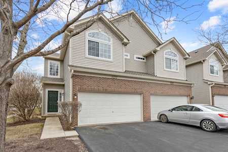 2227 Stoughton Dr Aurora, IL 60502