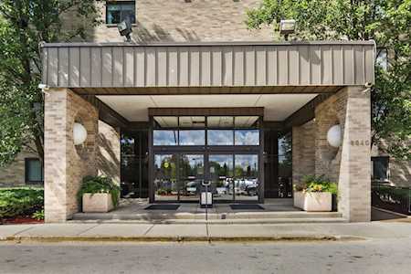 6340 Americana Dr #401 Willowbrook, IL 60527