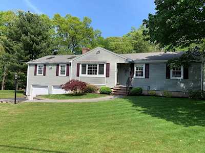 8 Country Club Rd North Reading, MA 01864