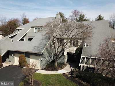 906 Chanticleer Cherry Hill, NJ 08003