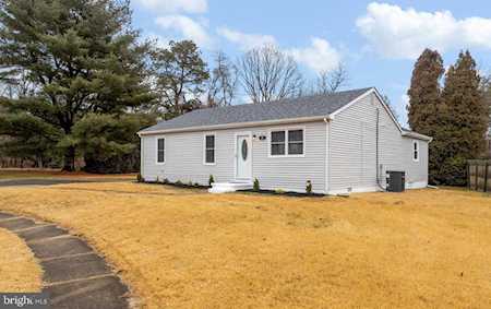 10 Morrison Dr Sicklerville, NJ 08081