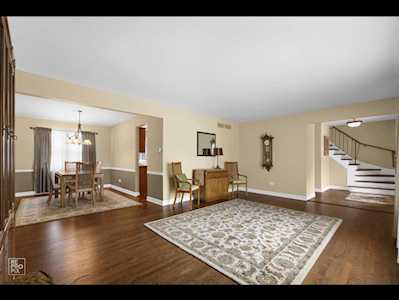 18W108 Holly Ave Darien, IL 60561