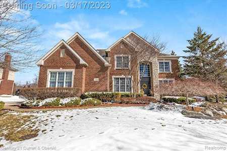 25884 Shoreline Dr Novi, MI 48374