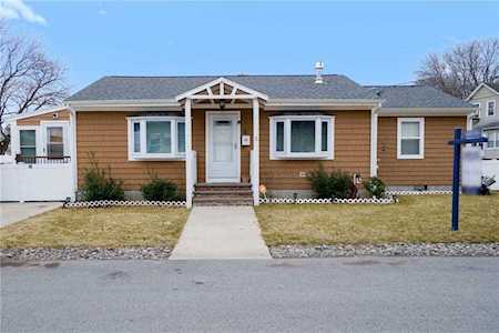 6 Halsey St North Providence, RI 02911