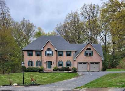 29 Morningside Dr Shrewsbury, MA 01545