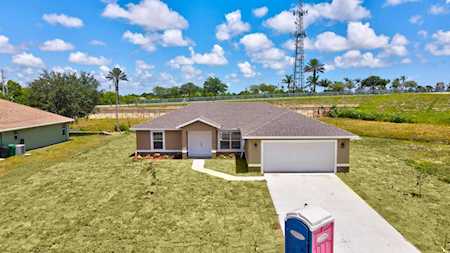 590 SW Bradshaw Circle Port St Lucie, FL 34953