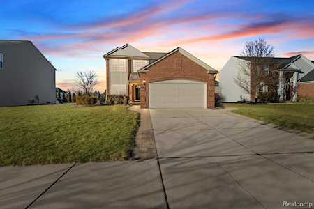 18815 England Dr Macomb Twp, MI 48042