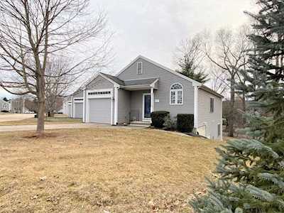 211 Village Ln #211 Bellingham, MA 02019