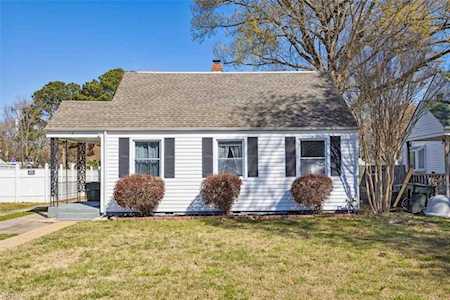 13 E Lamington Rd Hampton, VA 23669