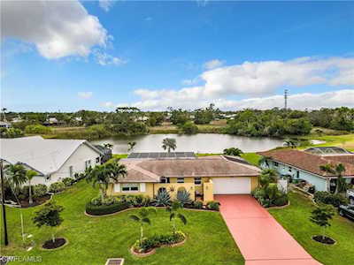 402 Wildwood Parkway Cape Coral, FL 33904