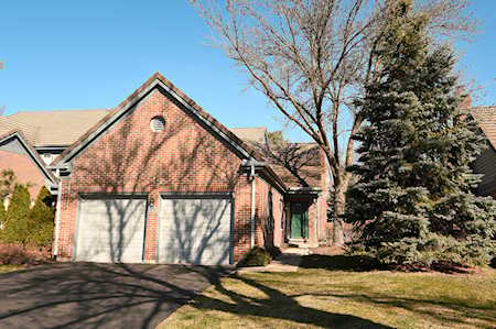 32 Stonehenge Ct Burr Ridge, IL 60527