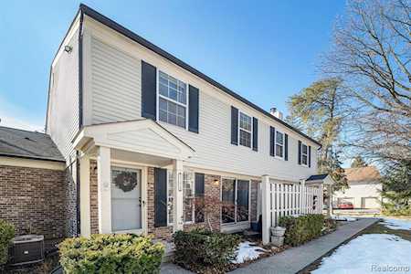 2117 Hidden Meadows Dr #B Walled Lake, MI 48390