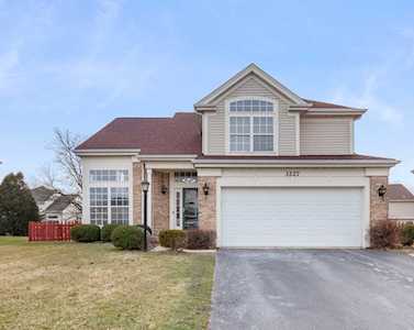 3227 Grafton Ln Aurora, IL 60502