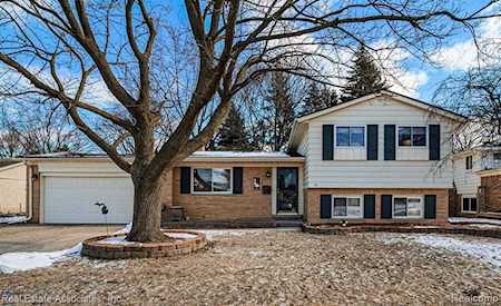 15512 Liverpool St Livonia, MI 48154