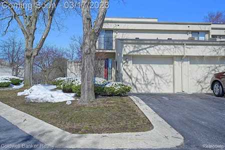 39432 Country Ln Novi, MI 48375